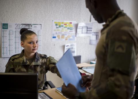 Armee-de-terre-recrute-secretaire-assistant